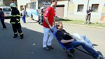 Vážná dopravní nehoda autobusu s desítkami raněných ve Velemyšlevsi na Lounsku.