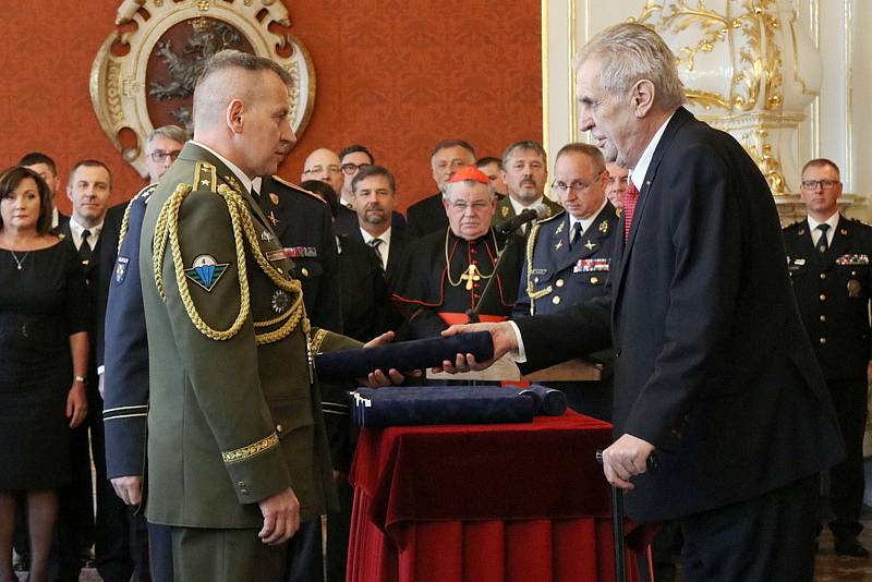Prezident republiky Miloš Zeman v květnu 2019 jmenoval tři nové generály a čtyři povýšil do vyšší generálské hodnosti. Byli mezi nimi také vojáci spjatí se žateckou 4. brigádou rychlého nasazení.