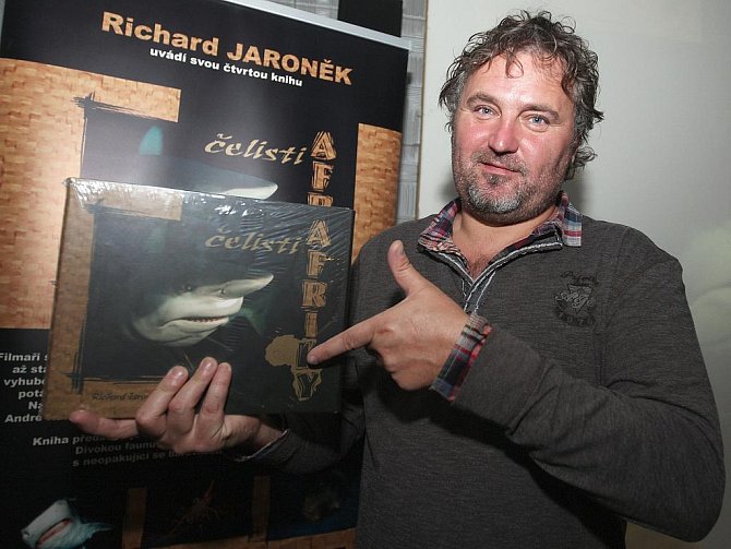 Richard Jaroněk napsal o žralocích celou knihu, kterou v Lounech všem zájemcům rovněž představil.