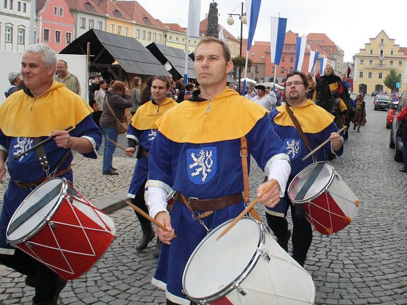 Program k výročí udělení privilegií na náměstí Svobody v Žatci.