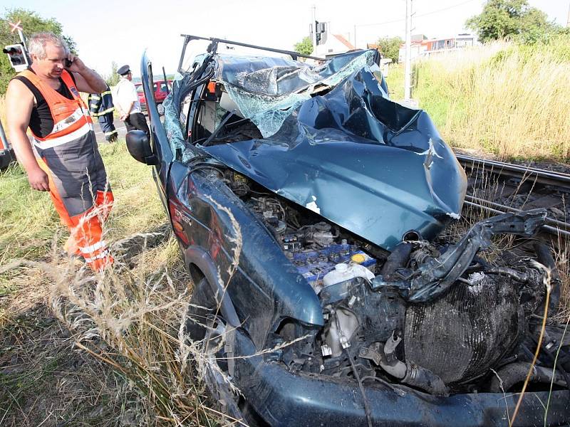 Srážka osobního vozu s vlakem v Žaboklikách 30. června 2008.