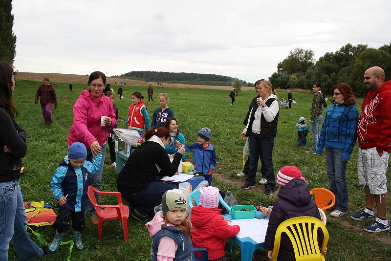 Pouštění draků patří i na Lounsku a Žatecku k oblíbené podzimní zábavě.