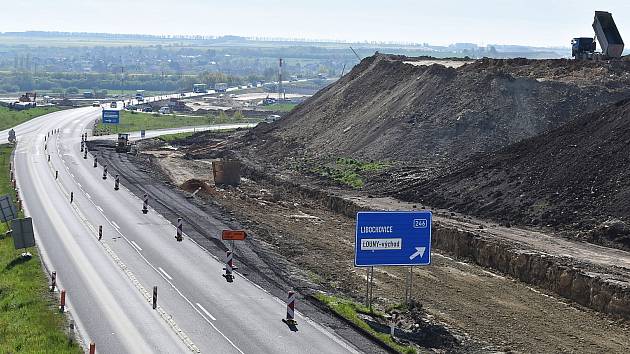V rámci stavby dálnice D7 u Chlumčan na Lounsku se promění křižovatka Louny - východ.