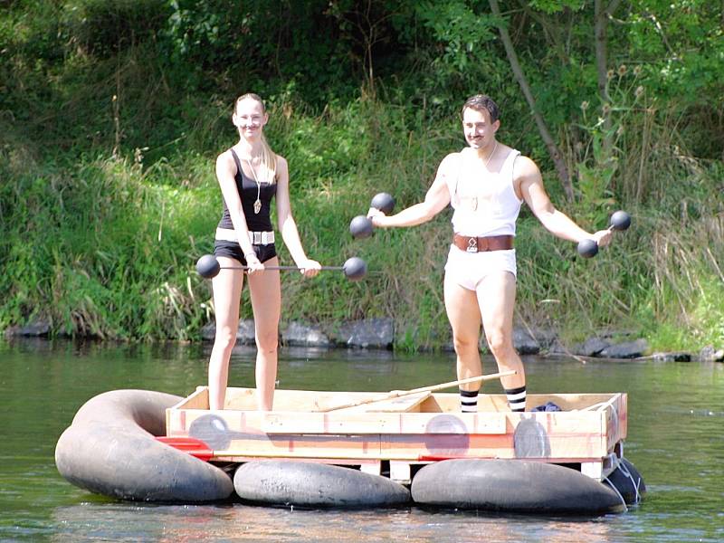 Sobotní neckyáda v Žatci - tradiční veselá plavba po Ohři do Zálužic.