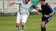 Fotbalové utkání Blšan (v bílém) proti LoKo Chomutov. Na snímku Horst Siegl starší