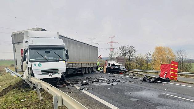 Tragická nehoda na silnici I/7 u sjezdu na Březno u Loun