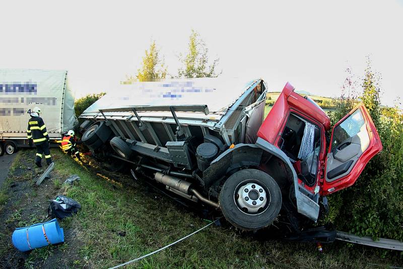 Tragická dopravní nehoda čtyř vozů na obchvatu Loun