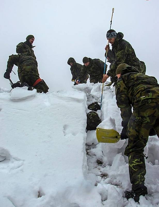 Cvičení vojáků v Mikulově v Krušných horách