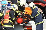 Soutěž ve vyprošťování zraněných osob z havarovaných vozidel v Mostě