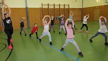 Malí tanečníci při tréninku v Žatci