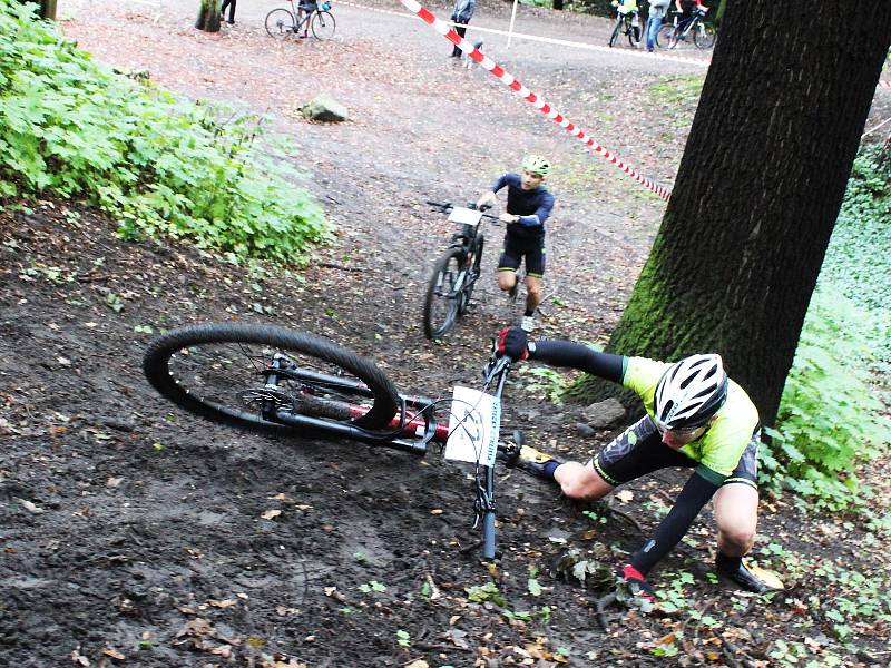 Akce Žatecký cyklista lákala děti, ale i dospělé sportovce, pro které byla připravena těžká blátivá trať plná strmých stoupání i obávaných sjezdů.