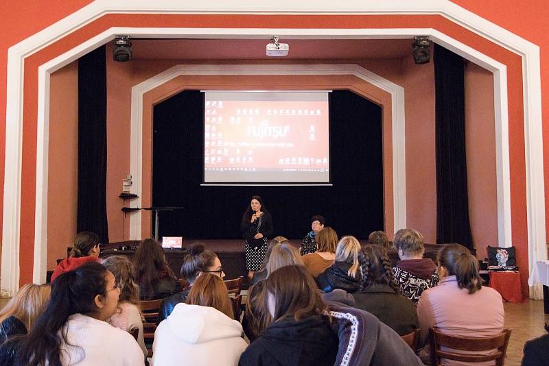 V Národním domě v Podbořanech proběhl v úterý 12. října po dvouleté pauze způsobené covidem Den sociálních služeb.