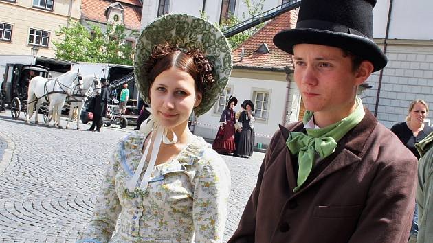 V květnu se v historickém centru Žatce natáčel seriál Já, Mattoni (na snímku). Na podzim se do města Česká televize vrátí s jiným snímkem, přijedou také tři zahraniční štáby. 