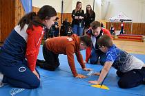 Na žatecké ZŠ Jižní se v pátek 16. února konaly ParaHrátky, děti si mohly vyzkoušet řadu paralympijských disciplín.