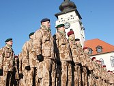 Nástup vojáků na žateckém náměstí Svobody před odletem do Afghánistánu