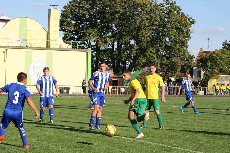 Podbořany (žluté dresy) vyhrály nad Postoloprty 3:2