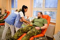 Vojáci darovali třicet litrů krve kadaňské nemocnici