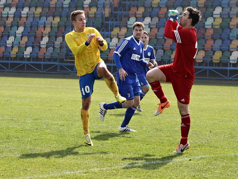 Fotbalisté Blšan (ve žlutém) nestačili v sobotu na Hrobce 