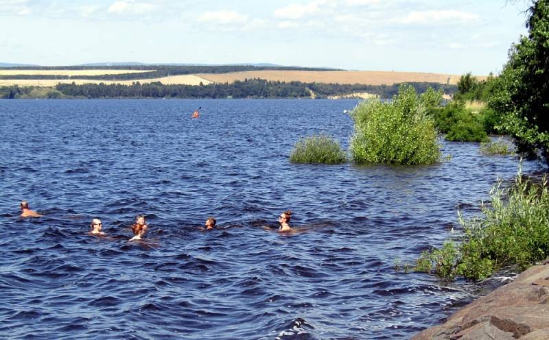 Nechranická přehrada láká i rekreanty ze Žatecka.