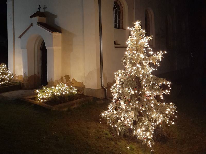 Vánoční strom ve Velemyšlevsi
