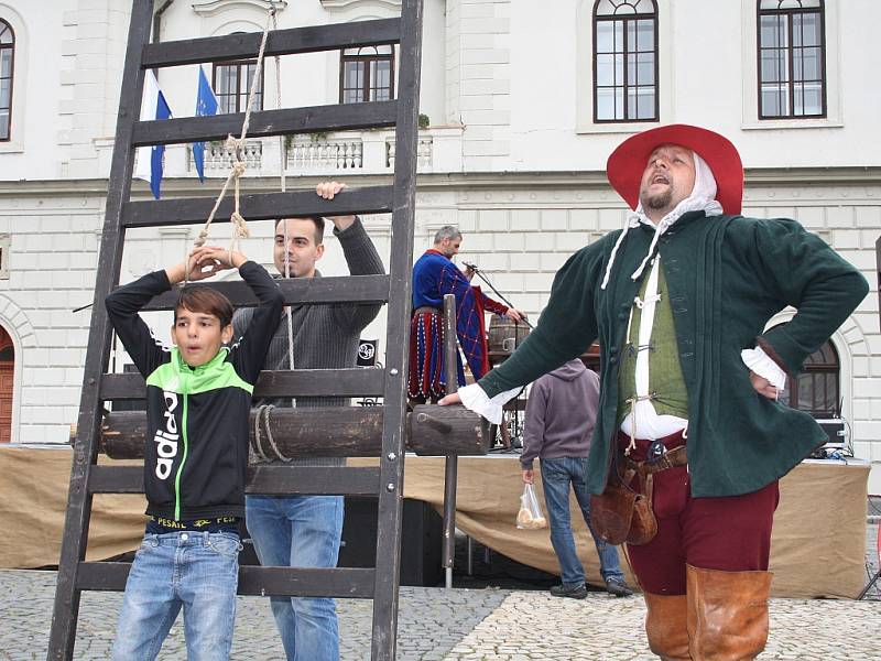 Program k výročí udělení privilegií na náměstí Svobody v Žatci.