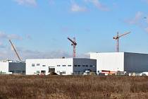 Pokračující výstavba obrovské továrny Nexenu v průmyslové zóně Triangle na Žatecku