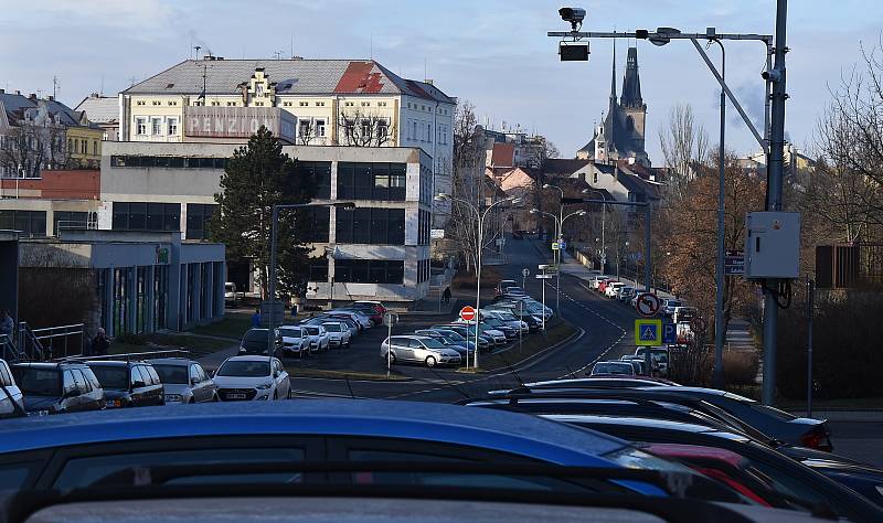 V Lounech se od nového roku začalo s měřením rychlosti aut radarem. Jedno z míst je v Husově ulici u pošty.