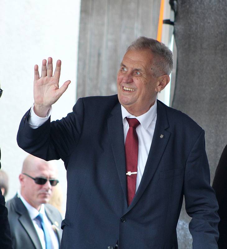 Prezident Miloš Zeman na návštěvě v Lišanech na Lounsku v červnu 2018. Hlava státu měla v této obci ve volbách vůbec největší podporu v celé republice.