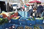 Velikonoční zboží a nejrůznější sazenice už mohli lidé nakoupit na farmářských trzích v Lounech.