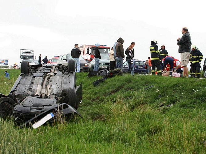 Tragická nehoda u Bitozevsi, při které 21. června zahynul jeden z pasažérů.