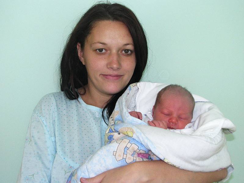 Mamince Růženě Lonkové z Postoloprt se 19. září 2012 v 9.08 hodin narodil synek Petr Lupač. Vážil 3,06 kg a měřil 47 cm.