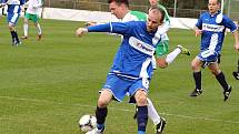 Fotbalisté Blšan (v bílém) porazili v sobotu hráče Modré 3:1.