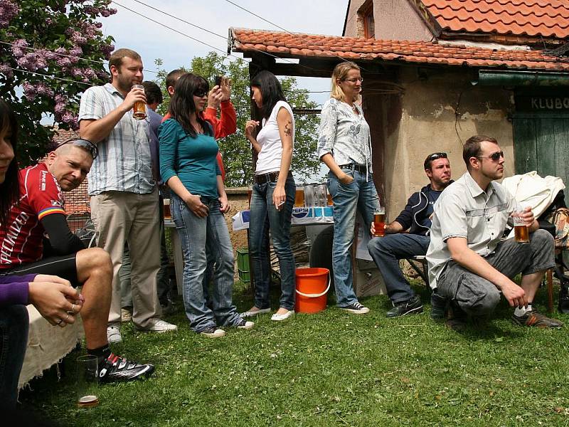 Zahájení výstavy fotografií aktů Petra Žižáka v perucké Galerii u Plazíka