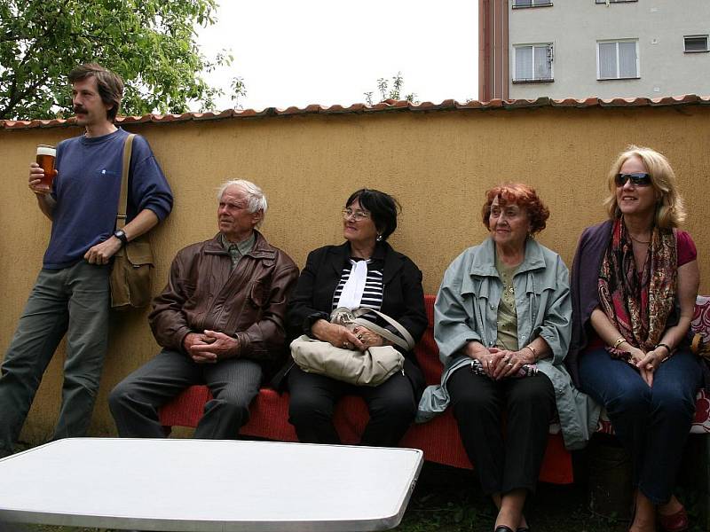 Zahájení výstavy fotografií aktů Petra Žižáka v perucké Galerii u Plazíka