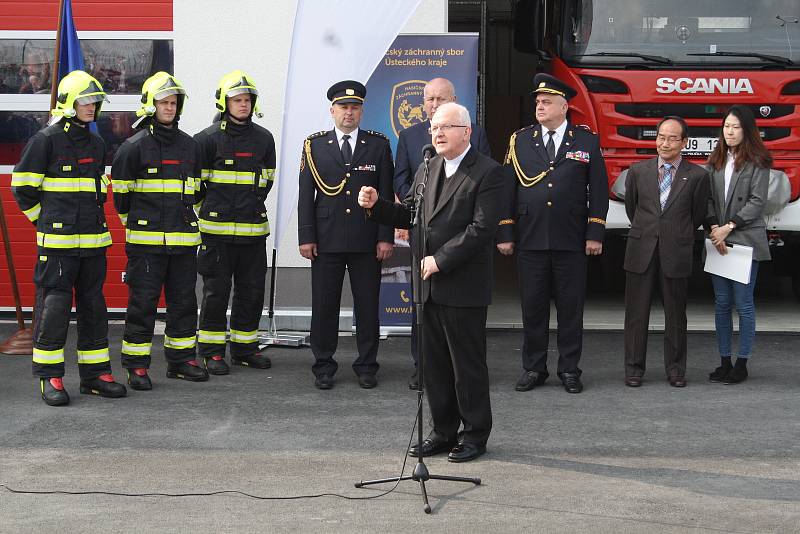 V průmyslové zóně Triangle u Žatce se v úterý 9.4. slavnostně otevřela nová požární stanice.