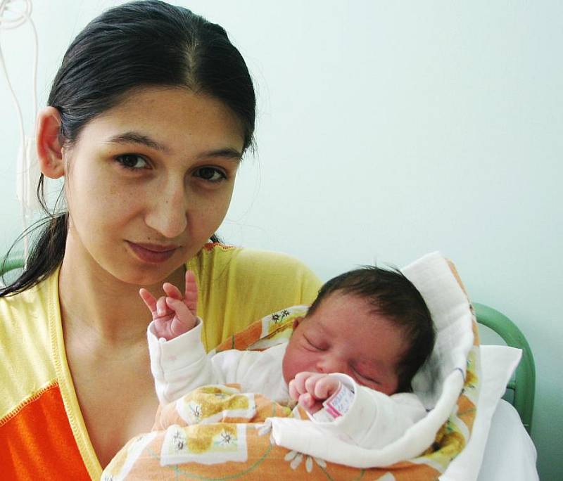 Mamince Drahomíře Hédervaryové z Podbořan se 22. března 2011 ve 2:16 hodin narodila dcera Vanesa Hédervaryová. Vážila 2,66 kg, měřila 48 cm. 