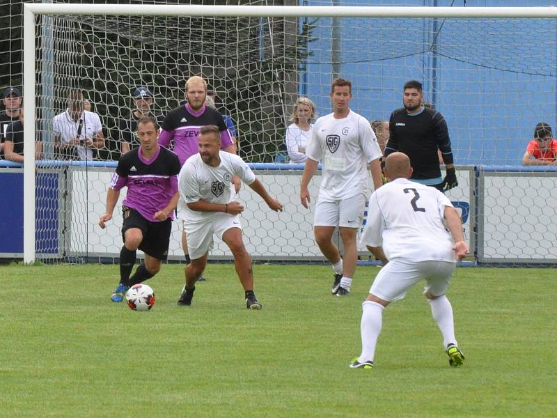 Exhibiční utkání Sigiteamu s výběrem Loun proběhlo při příležitosti otevření zrekonstruovaného areálu FK Louny.