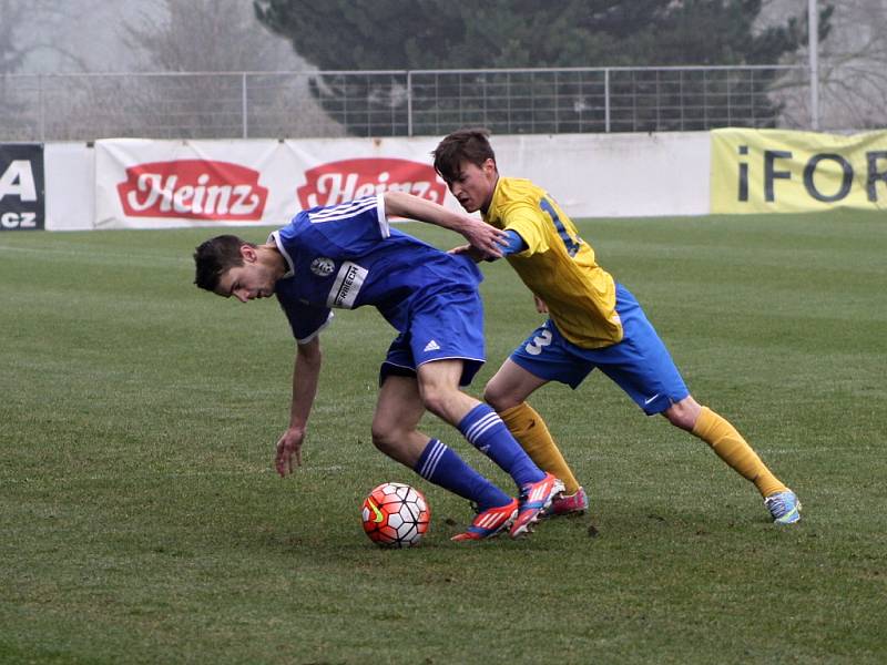 Fotbalisté Blšan (ve žlutém) nestačili v sobotu na Hrobce 