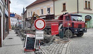 Výkopy a další zemní práce v Pivovarské ulici v Lounech.