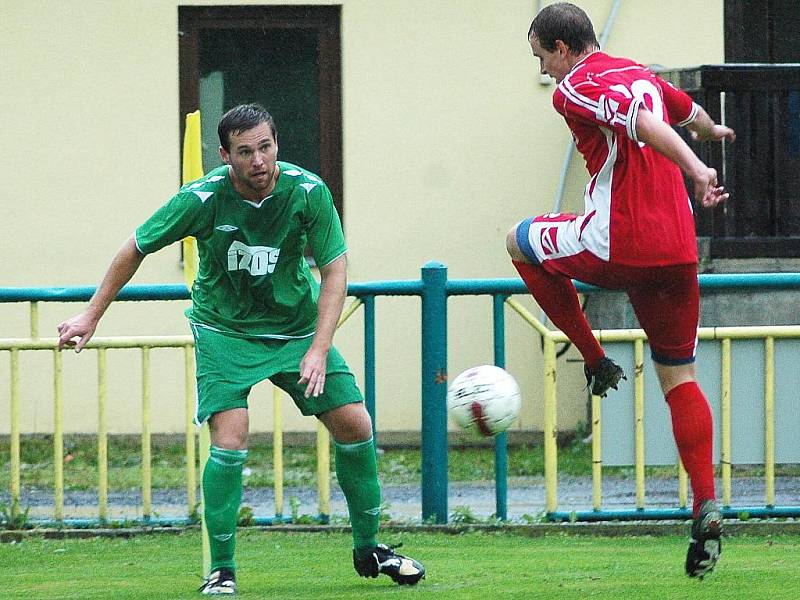 Fotbalové utkání Žatce (v zeleném) proti Brozanům