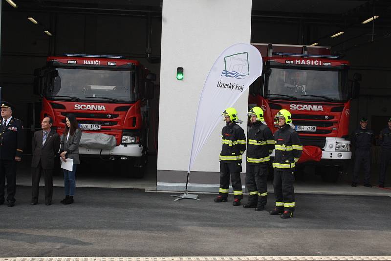 V průmyslové zóně Triangle u Žatce se v úterý 9.4. slavnostně otevřela nová požární stanice.