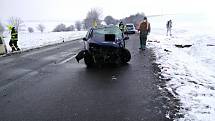 Nehoda tří osobních aut a dodávky u Drahomyšle