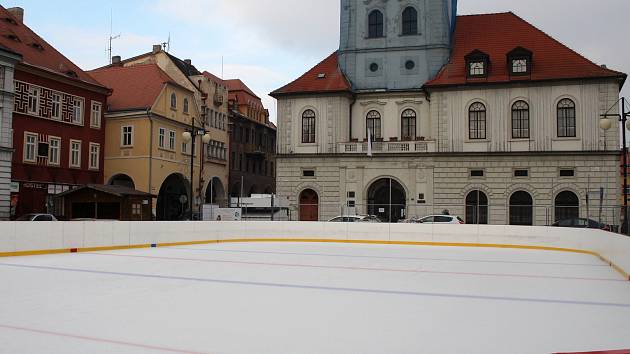 Kluziště před radnicí v Žatci.