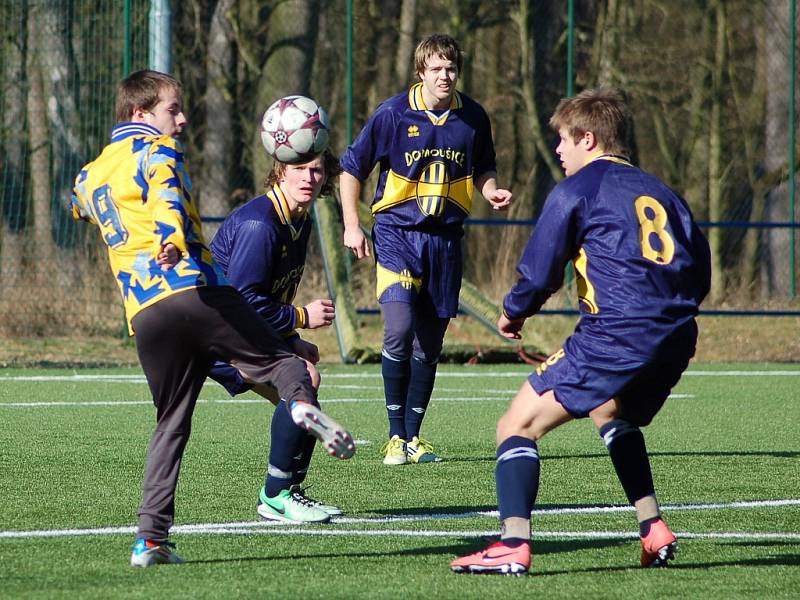 Utkání Domoušic (v modrém) proti Tuchořicím