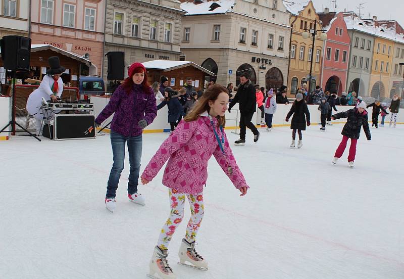 Prázdninový program na kluzišti před žateckou radnicí