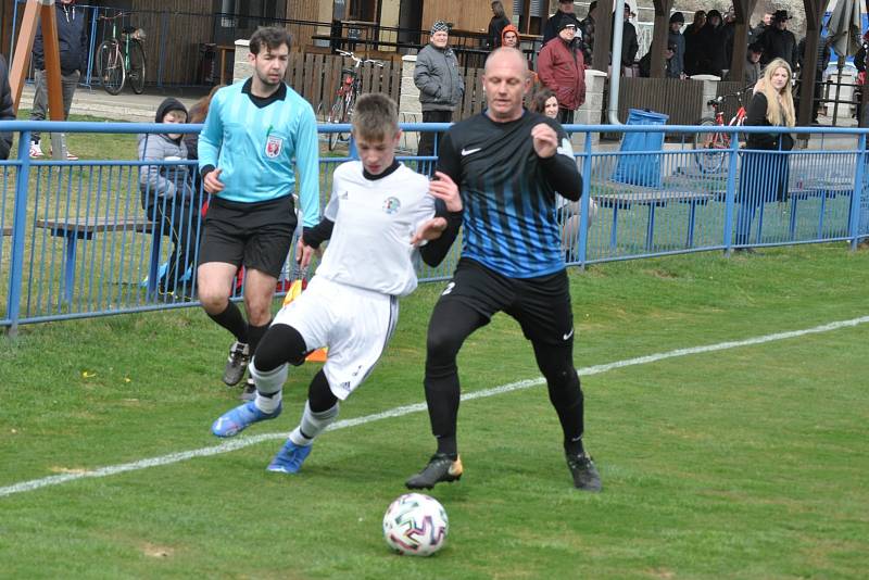 Dobroměřice doma přehrály Ledvice těsně 3:2.