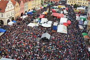 Pivo, chmel, zábava. V Žatci se během Dočesné baví desetitisíce lidí.