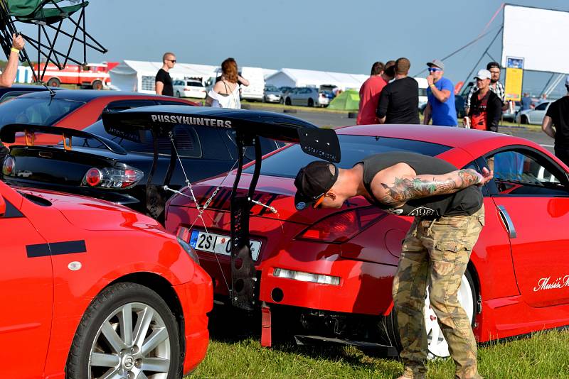 Tuning sraz Carwars na letišti v Panenském Týnci