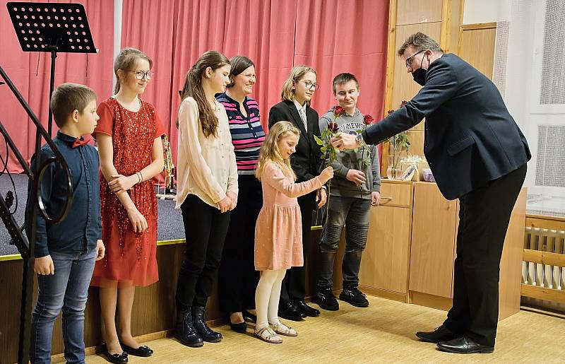 Koncertní přehlídka účastníků hudební soutěže ZUŠ ČR v sále ZUŠ v Podbořanech.