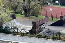 Skatepark a zpevněná plocha v Žatci v Nákladní ulici.